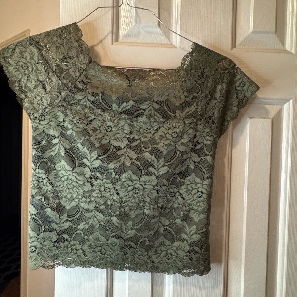 I don’t use anymoree Guess Tops Medium size Olive Green color